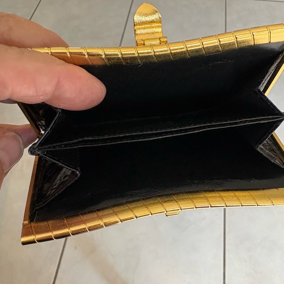 Judith Leiber snakeskin Black and Gold Leather wallet - Picture 3 of 10